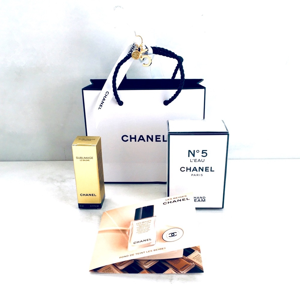🆕 NWT 🌹 5-piece Chanel bundle with Limited Edition charm and hand cream